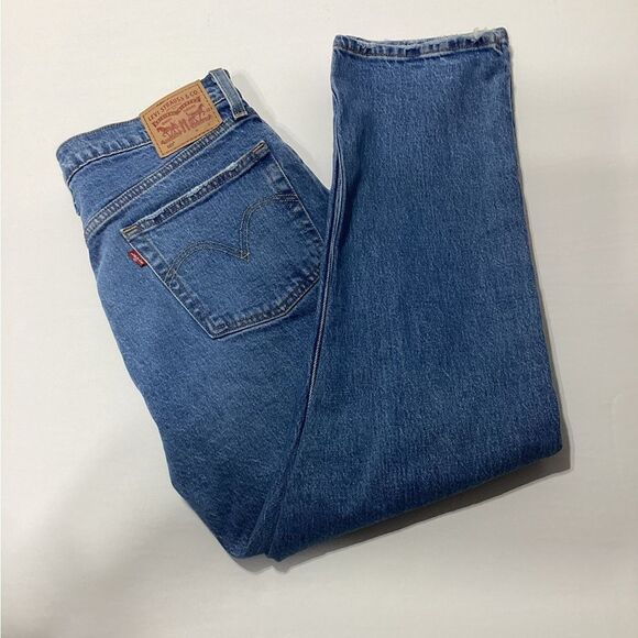 Levi’s NWT Cropped Distressed Light Wash Button Fly Jeans 30x26 - Picture 4 of 9